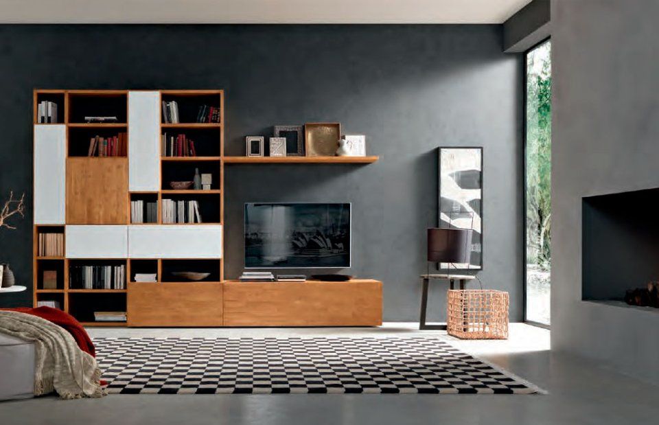 parete attrezzata grigio scuro con tv e mobili in legno