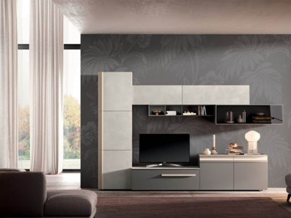 parete attrezzata con sportelli grigio chiaro
