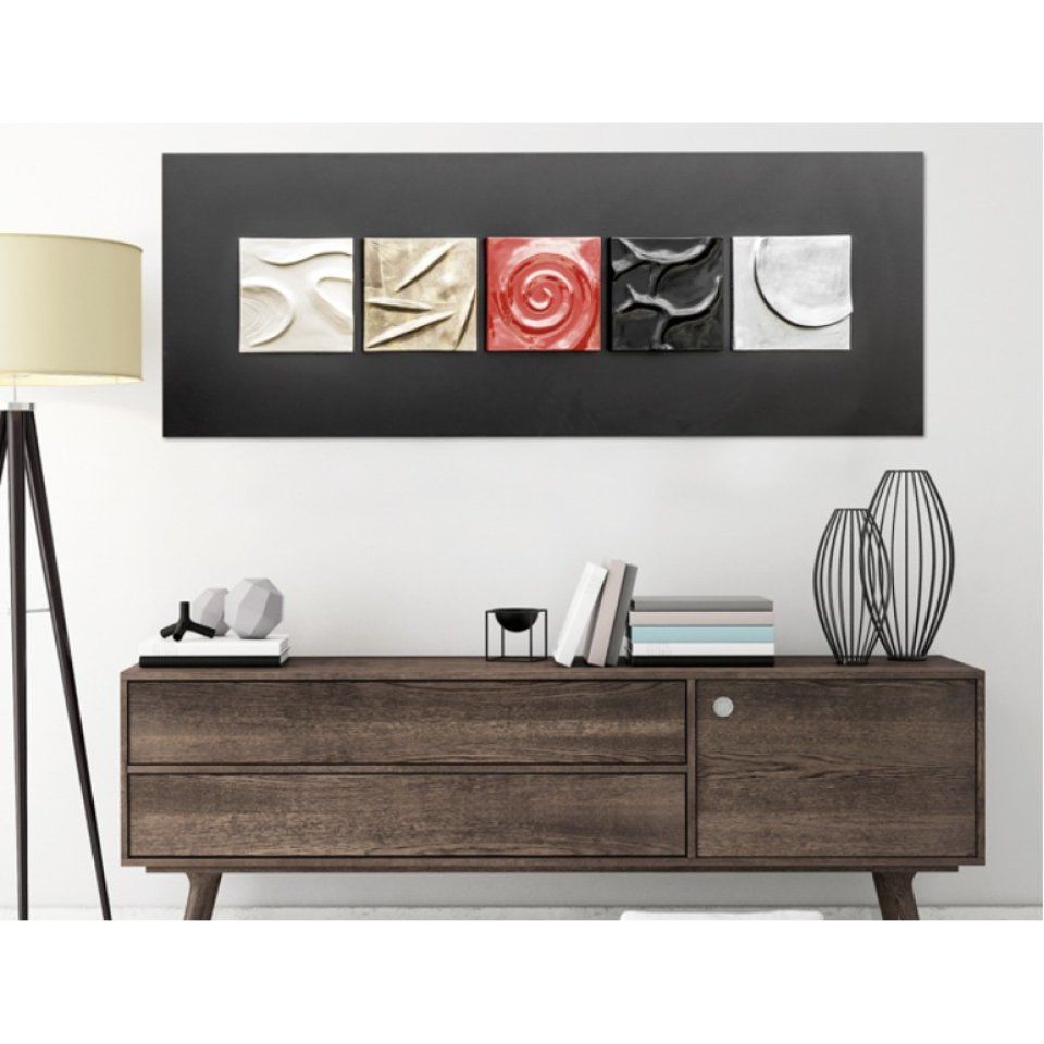 decorazione murale con cinque quadrati di vari colori