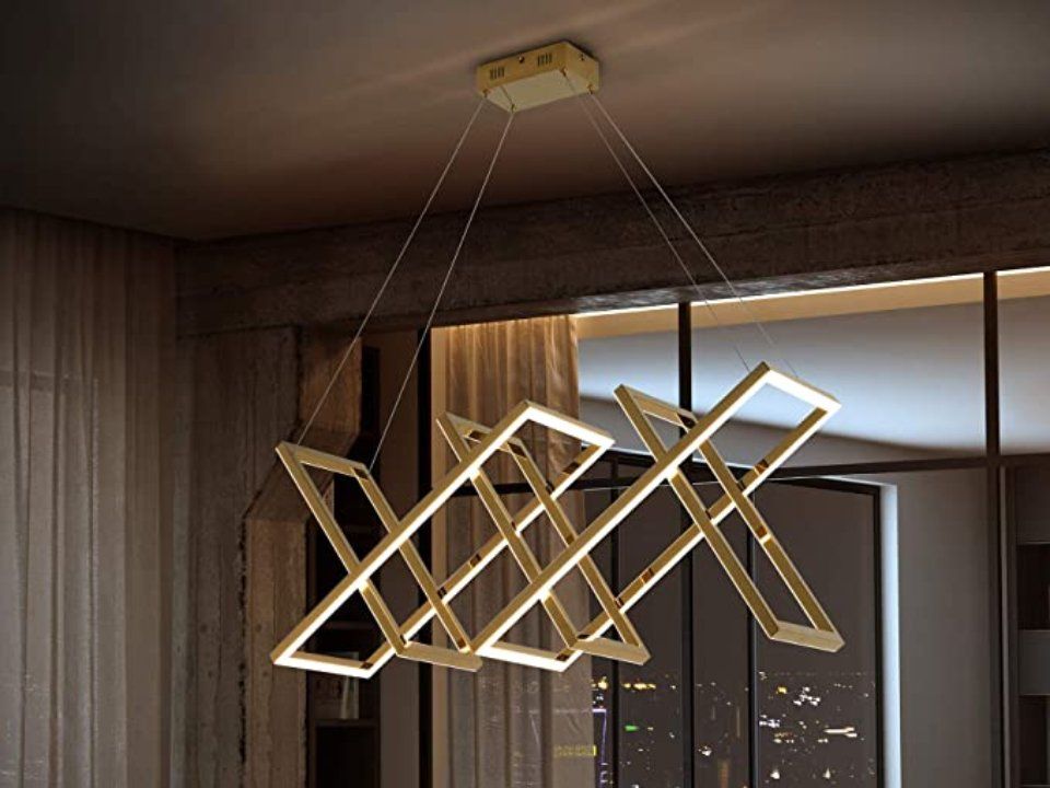 lampadario dorato moderno con rettangoli intrecciati
