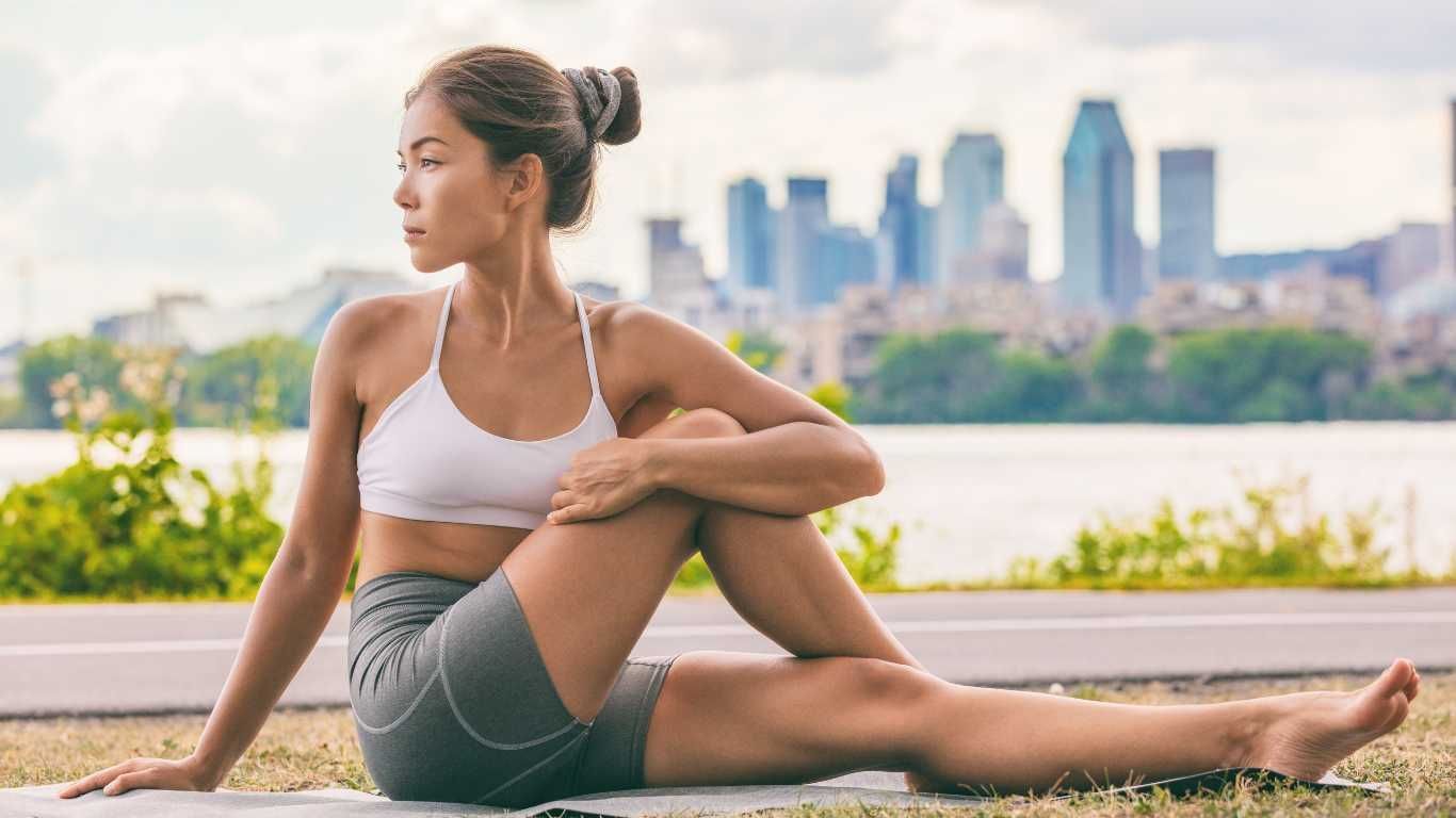 Spinal+Twist+Sit+on+the+floor+Exercise