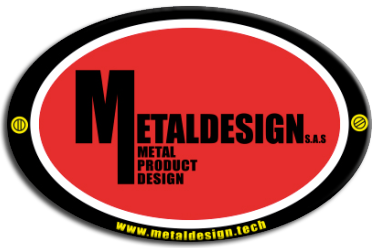 Logo Metadesign SAS in un ovale rosso con testo nero e dettagli gialli.