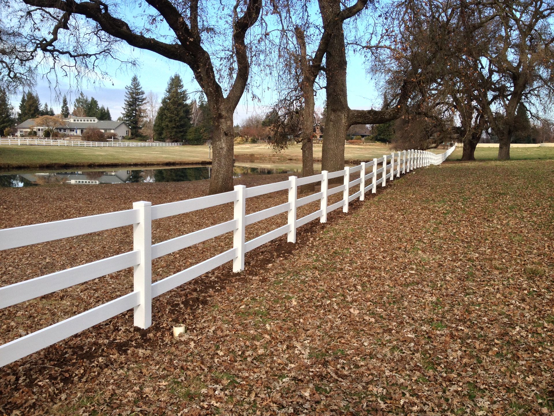 Vinyl Fencing in Sacramento and Redding