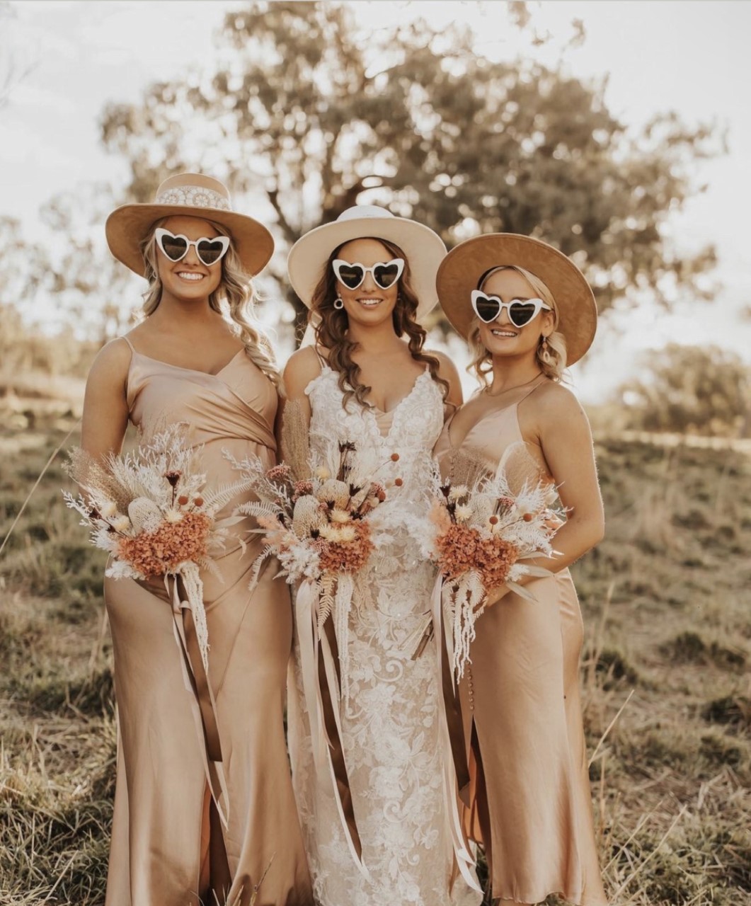 Bride and Bridesmaids — Denise's Flower Studio In Dubbo, NSW