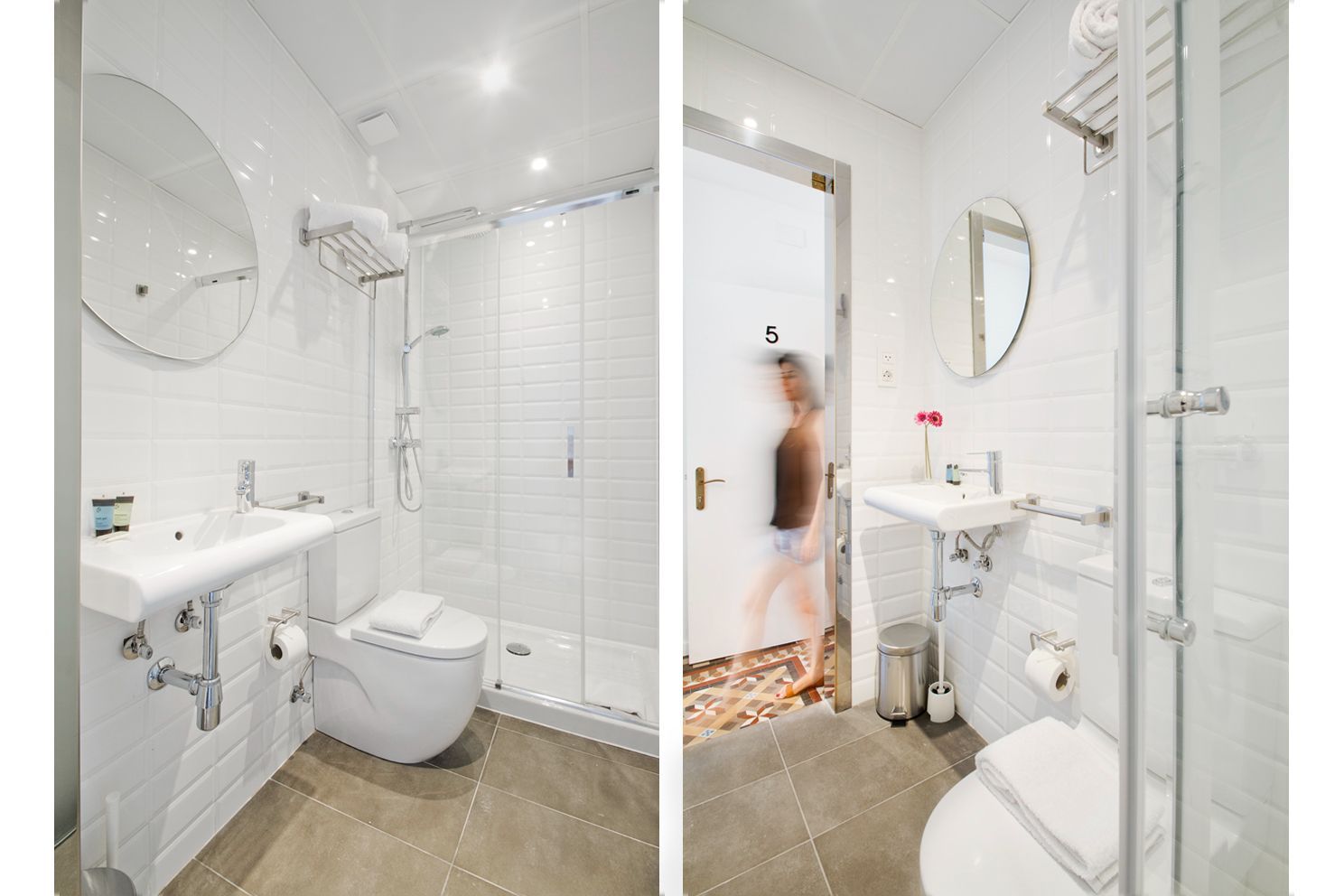 Baño moderno de color blanco brillante con ducha a ras de suelo, inodoro, lavabo y suelo de baldosas beige.