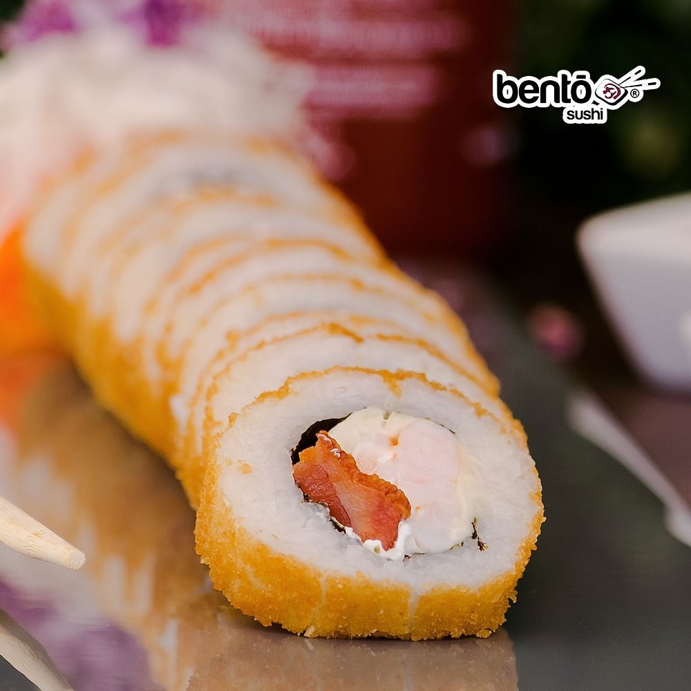 Charola de sushi y onigiri de BENTO SUSHI Chihuahua lista para compartir