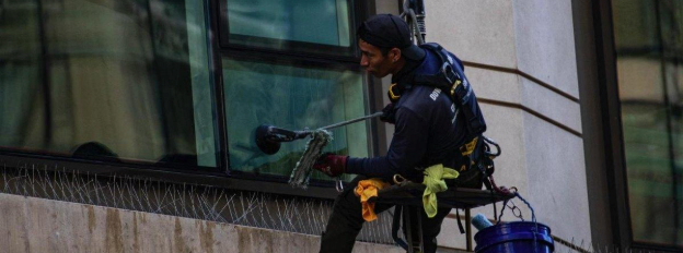Window Cleaning Company Marin County, Atlas Window & Carpet Cleaning technician washing windows