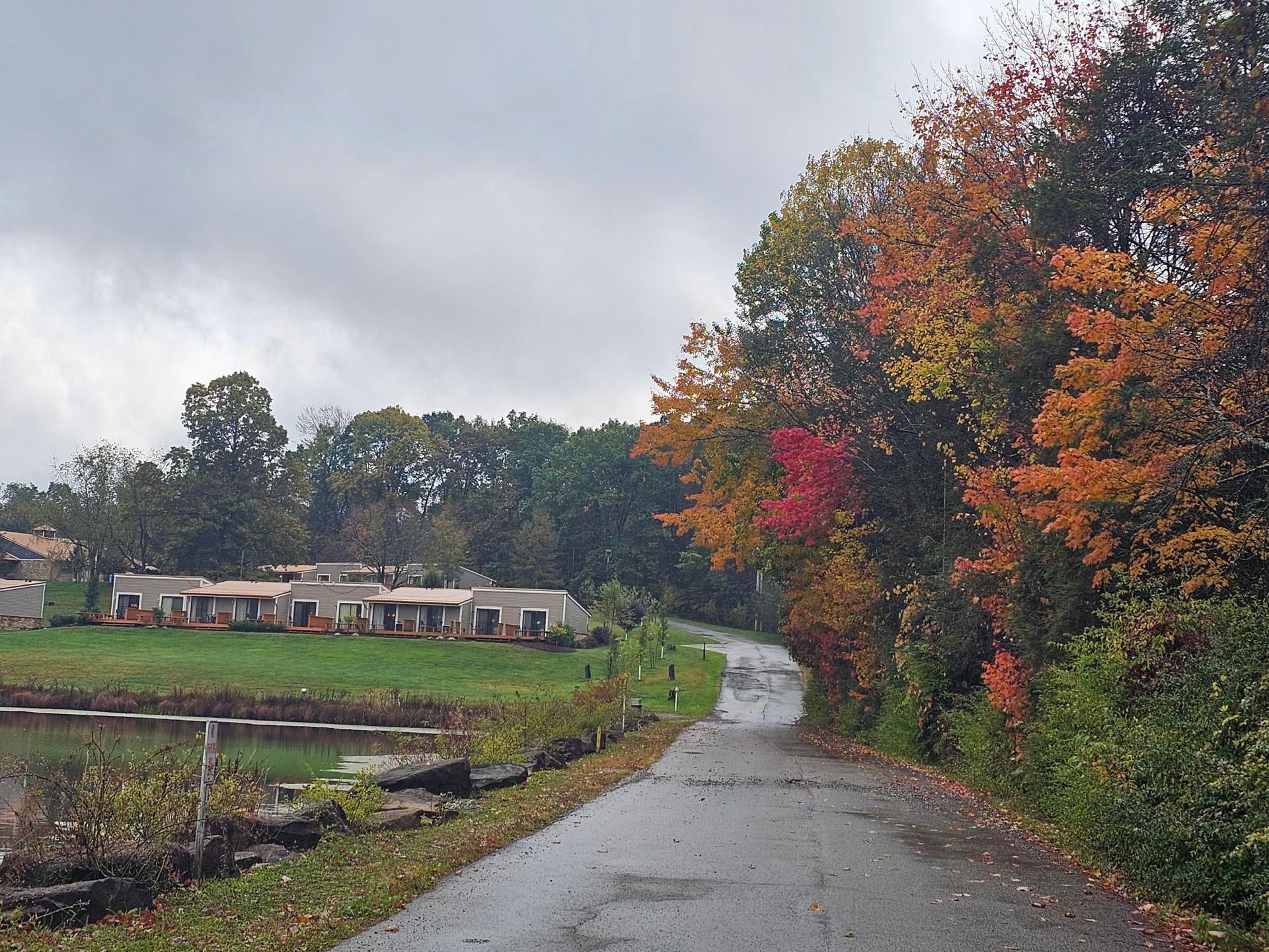 lodge at chalk hill fall foliage