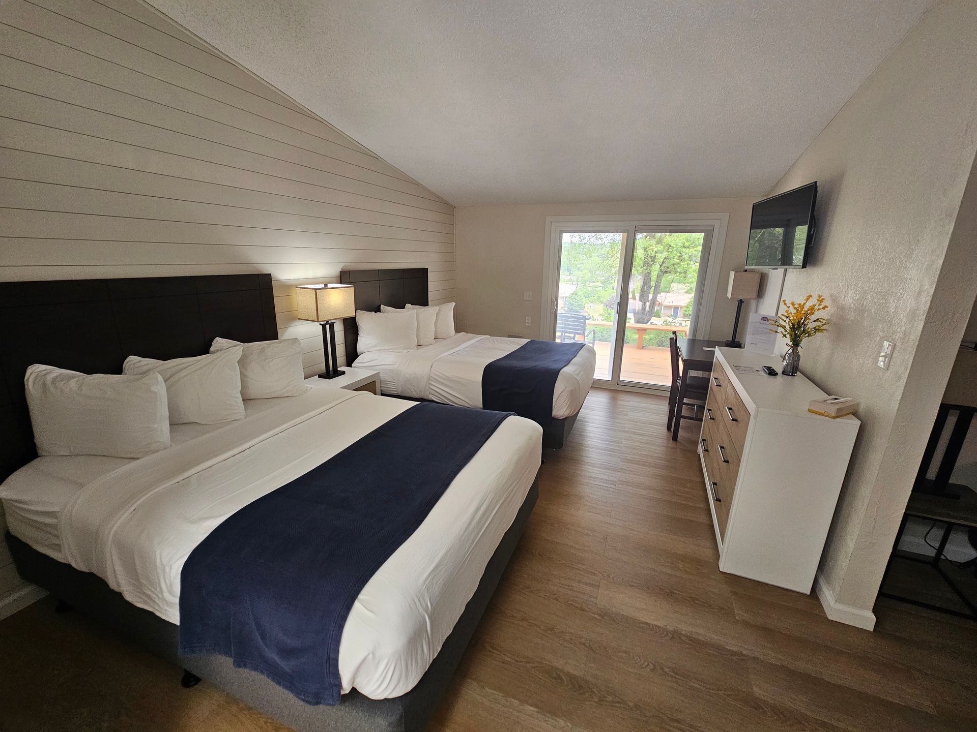family suite kitchen lodge at chalk hill