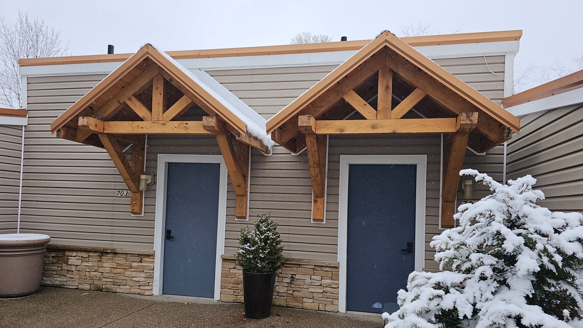 Outside of the rooms at Lodge at chalk hill in the winter