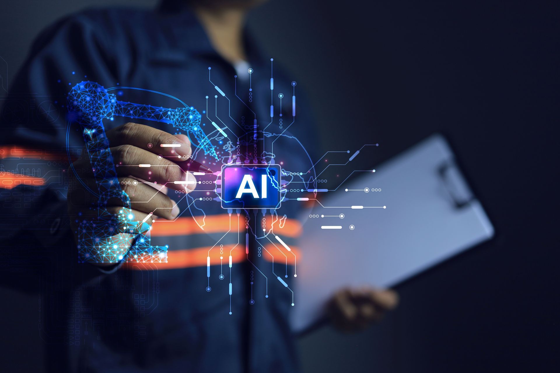 Una persona con uniforme de trabajo sostiene un portapapeles mientras que en primer plano brilla un gráfico digital de un brazo robótico impulsado por inteligencia artificial.