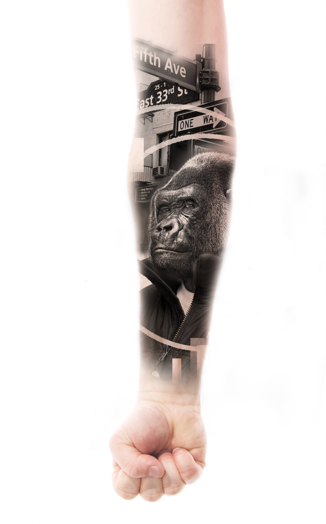 Eine Person hat eine Gorilla-Tätowierung auf dem Arm.