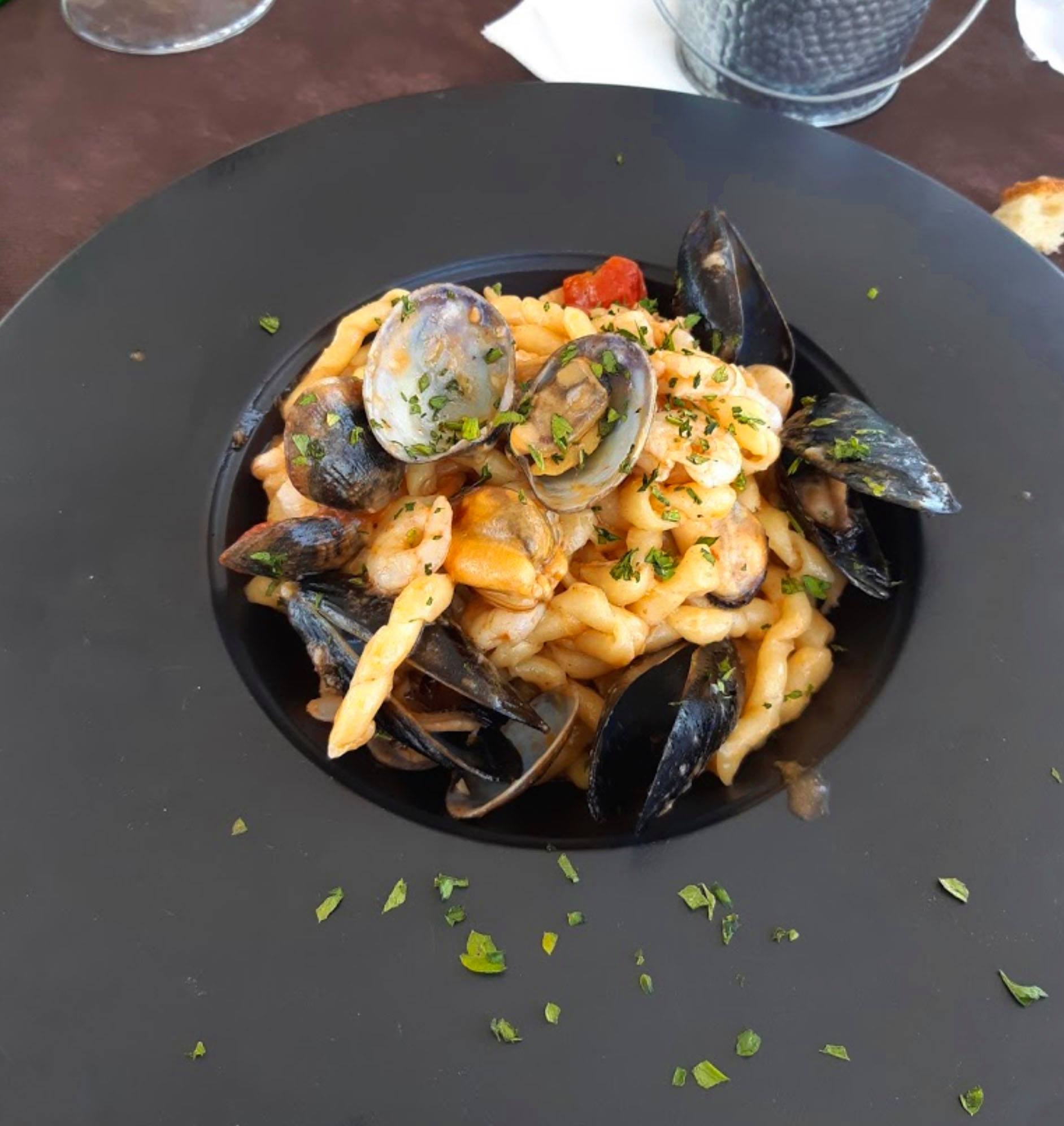 pasta with mussels and clams