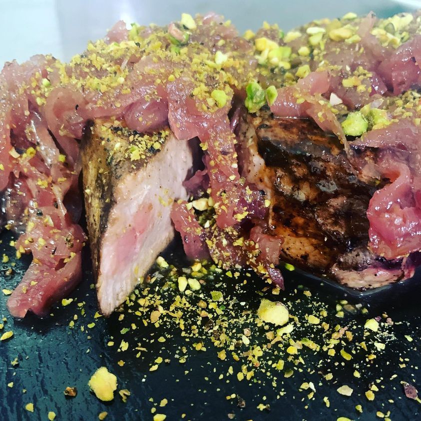 tartare di pesce con pistacchio tritato