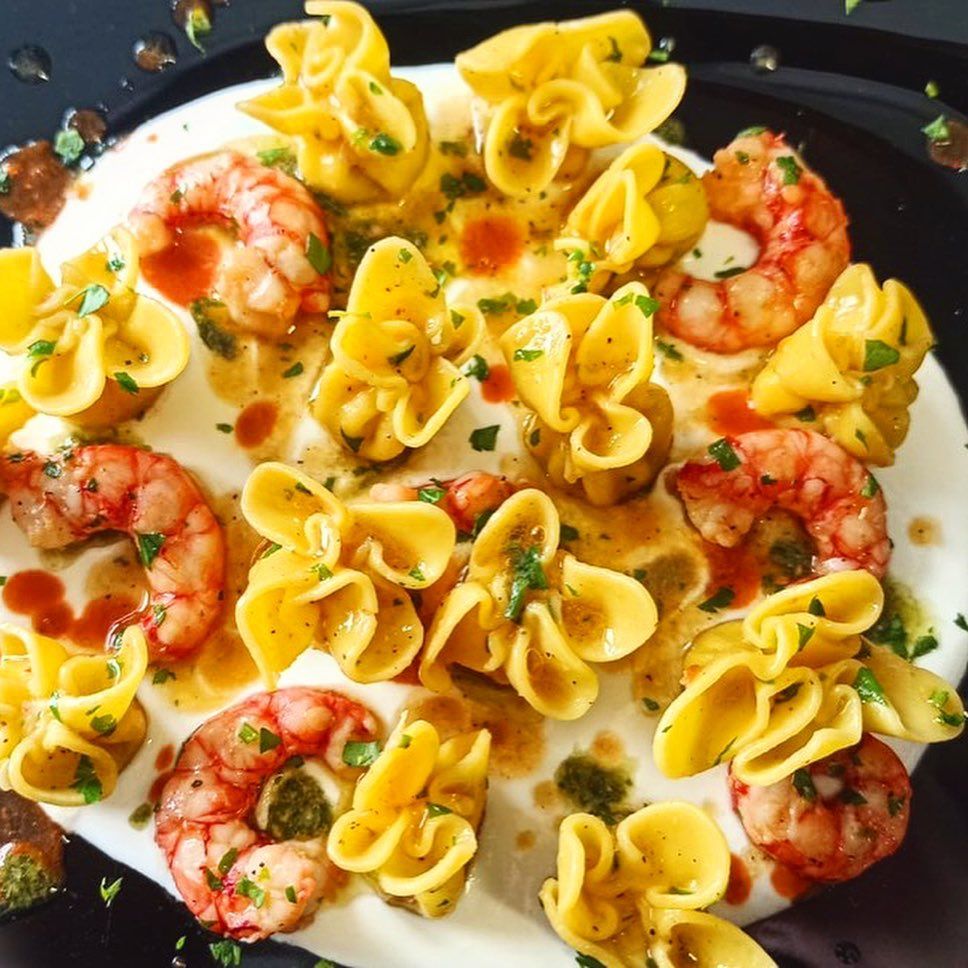 gamberetti e fagottini di pasta