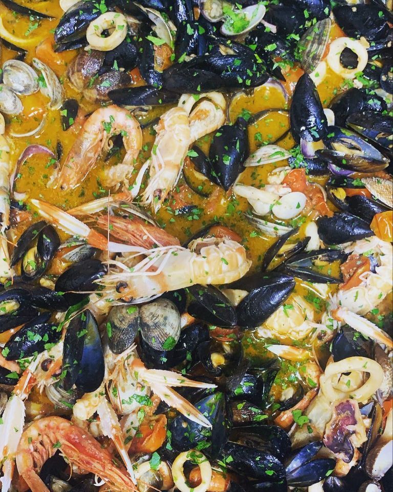 piatto di gamberi e cozze