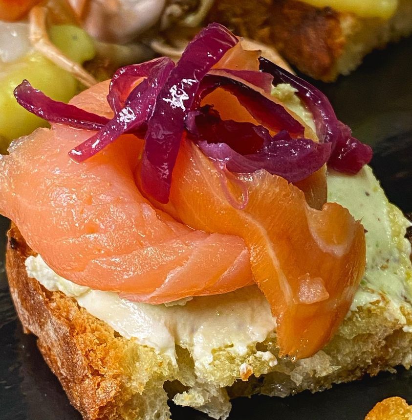 bruschetta con salmone