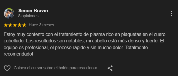 Cliente satisfecho tras tratamiento capilar en Skiny Organic Spa Panamá