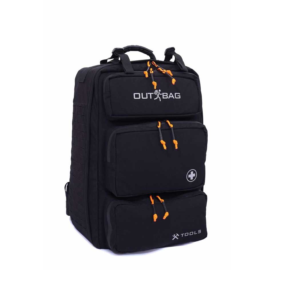 Czarny plecak z napisem „out bag”