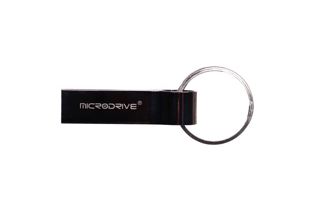 Czarny brelok z napisem microdrive