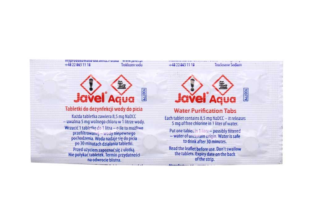 Opakowanie tabletek do oczyszczania wody Javel Aqua na białym tle.