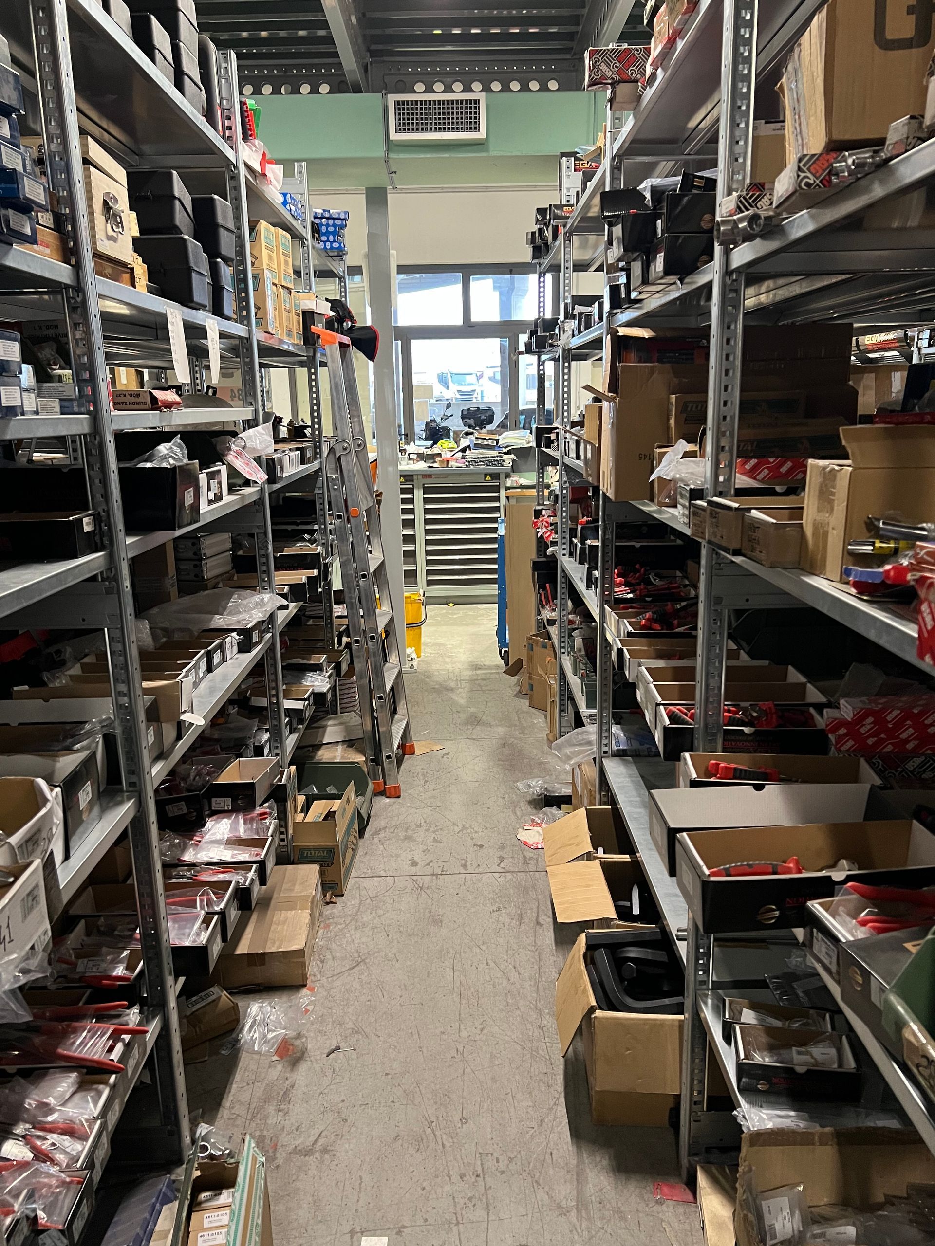 Schwarz & C. S.r.l Articoli e Forniture Navali Industriali