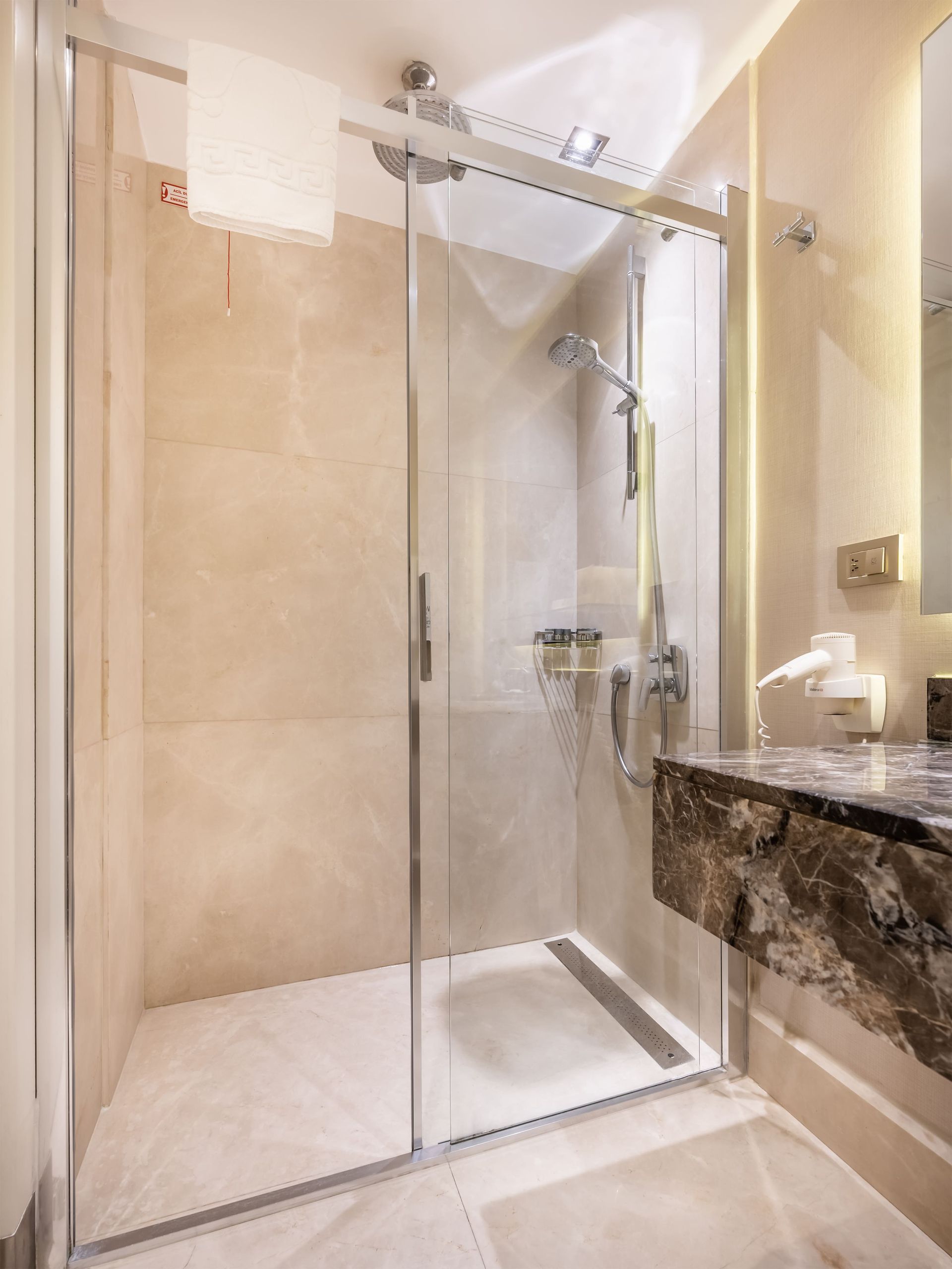 Veyron Hotels & Spa, İstanbul, Üç Kişilik Oda