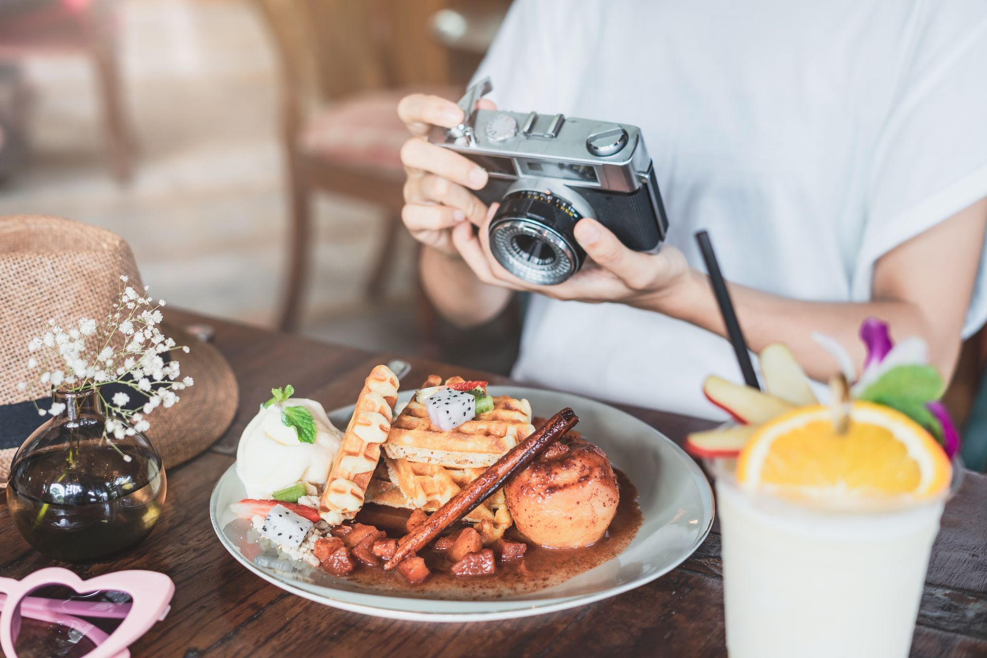 food photography, person taking picture on their camera a plate of their food in sine-in restaurant
