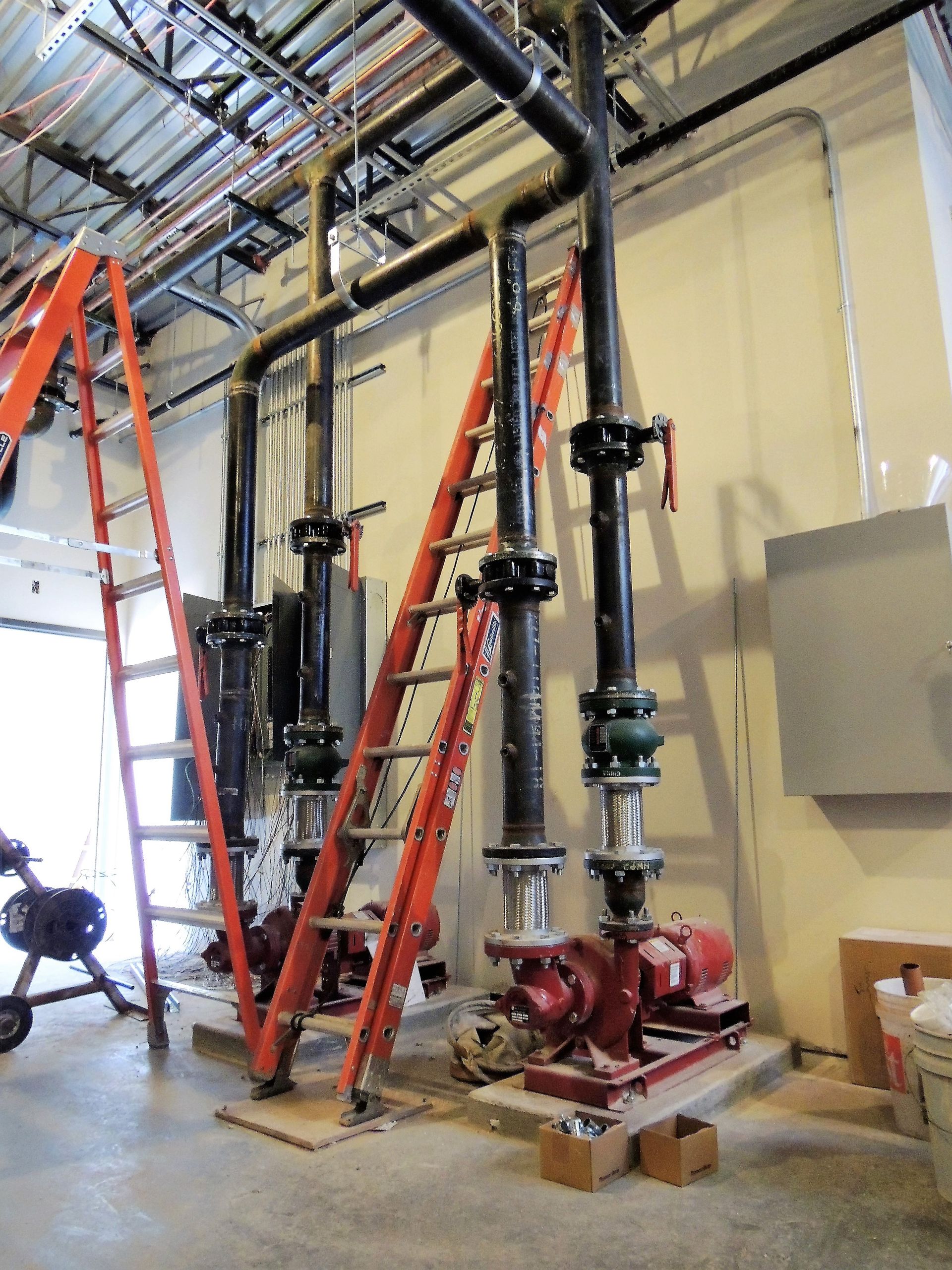 A room with a lot of pipes and ladders