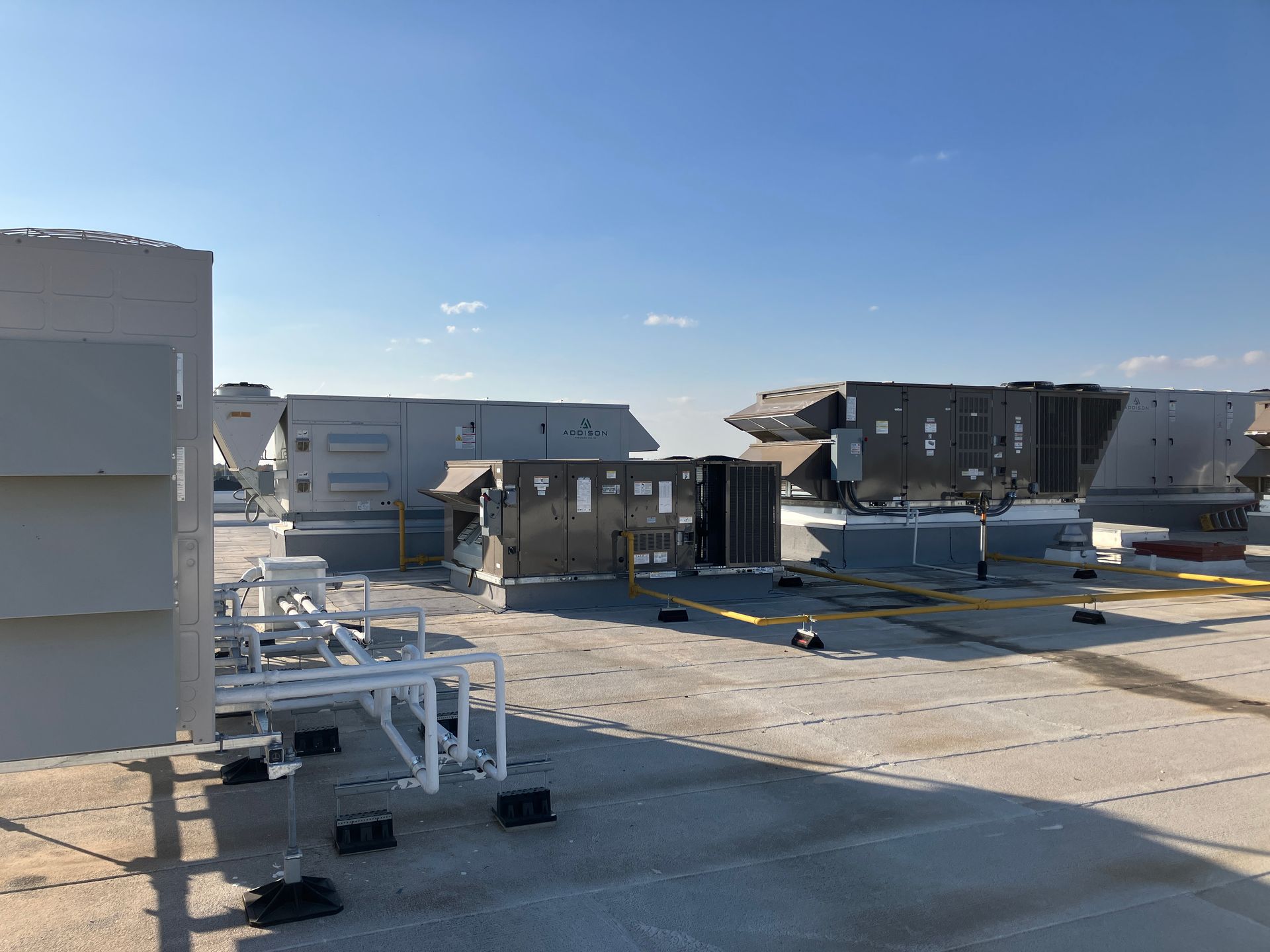 There are a lot of buildings on the roof of a building.