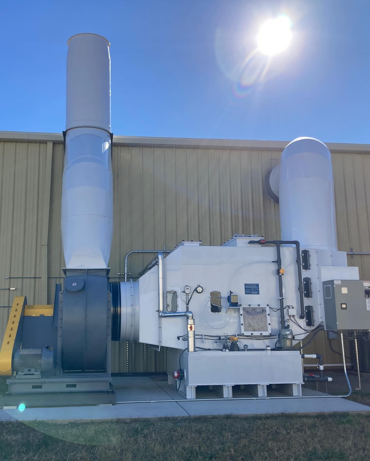 A large machine is sitting outside of a building