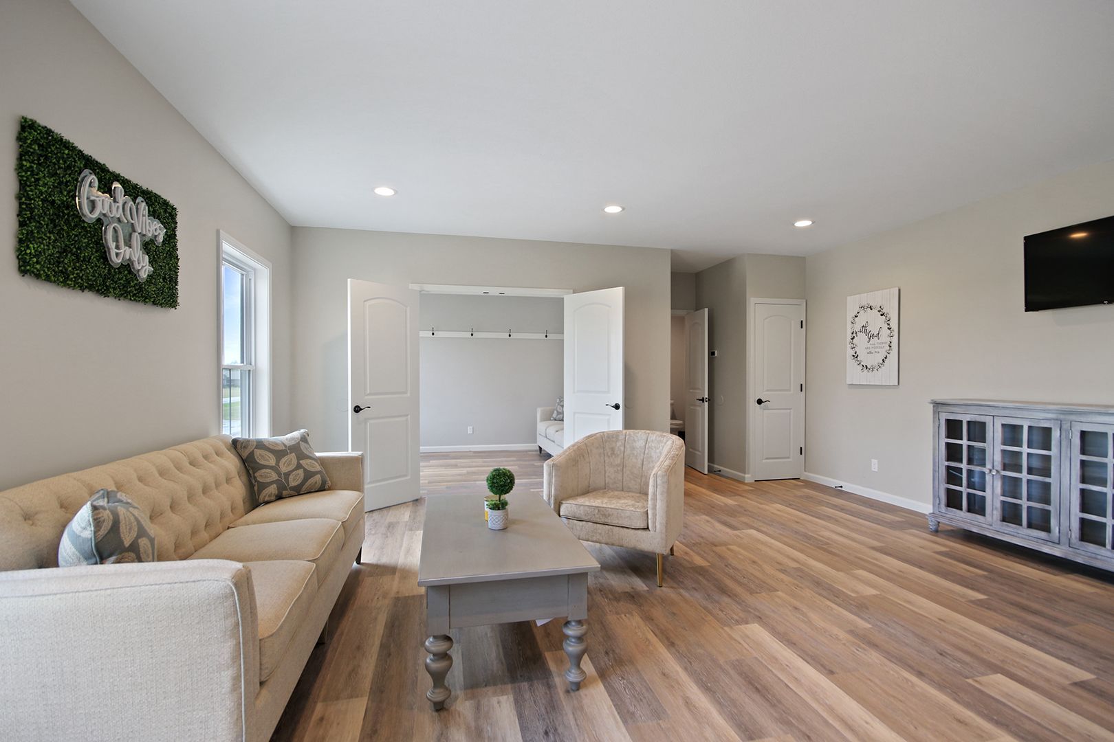 Get Ready for Your Wedding in Style at the Champagne Barn’s Private Bride & Groom Suites.