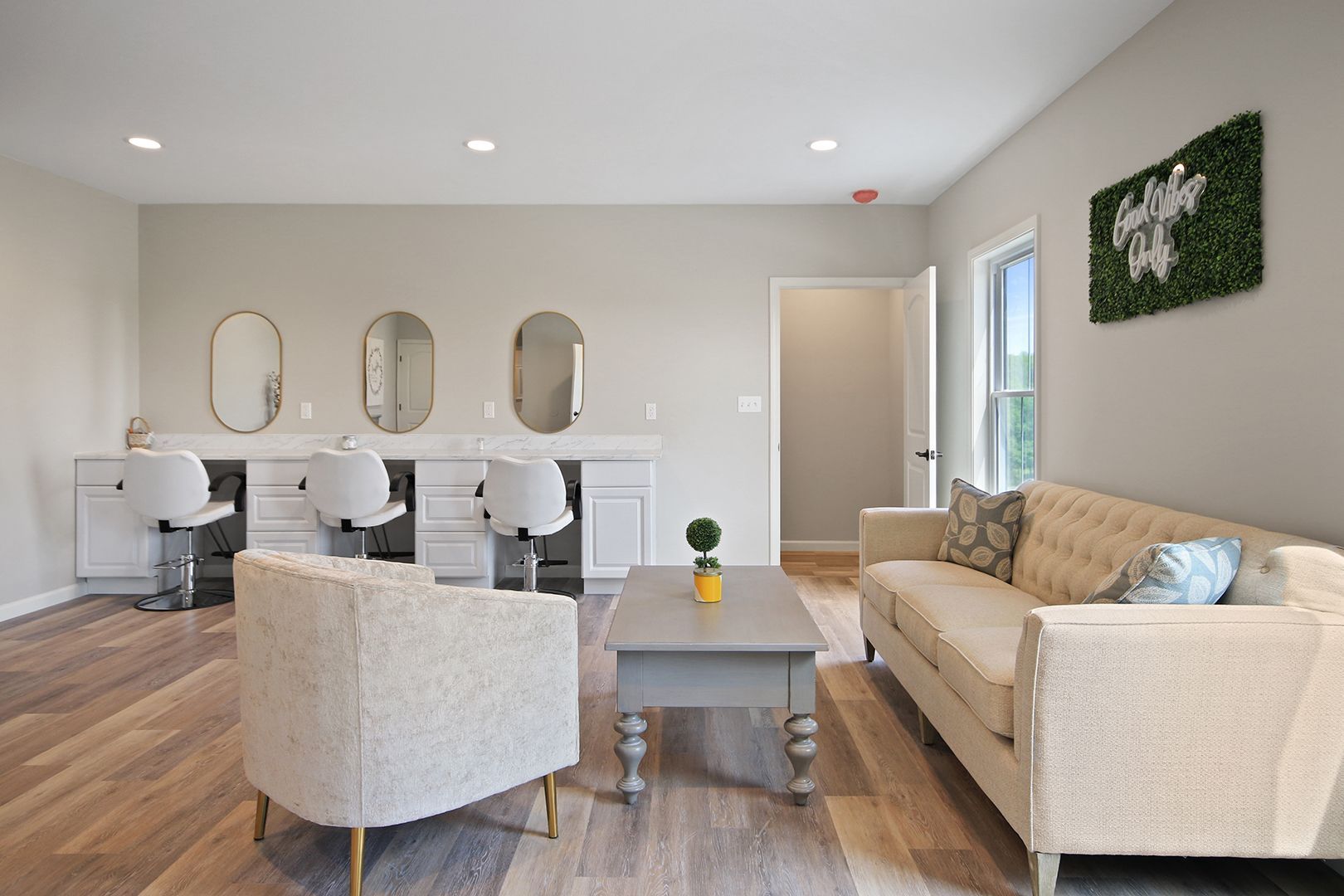 Get Ready in the Champagne Barn’s Private Bridal Suite, Large Enough for Your Whole Bridal Party.