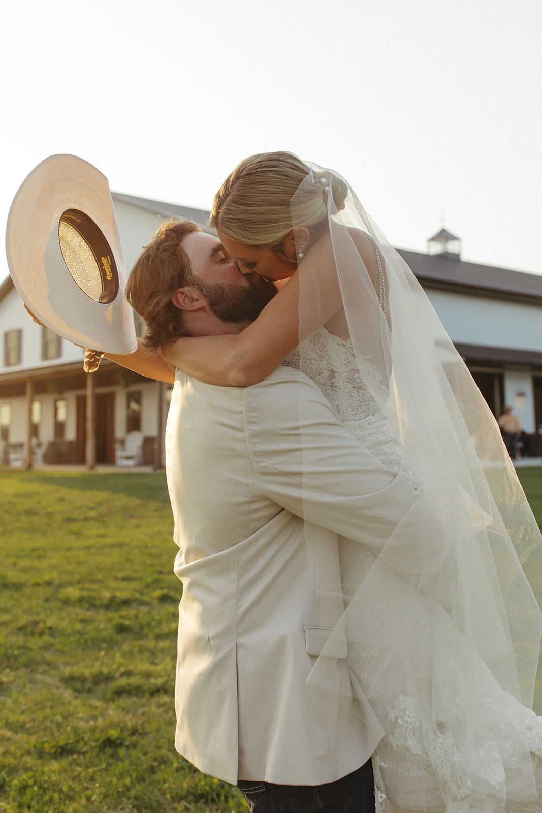 Celebrate Your Love at the Champagne Barn in Harrisburg, MO. Our Wedding Venue Is Ready for You.