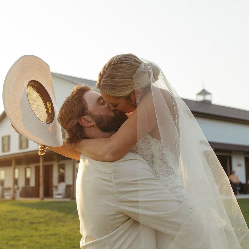 The Champagne Barn Hosts Beautiful Weddings in Harrisburg, MO. Book Your Wedding Today.