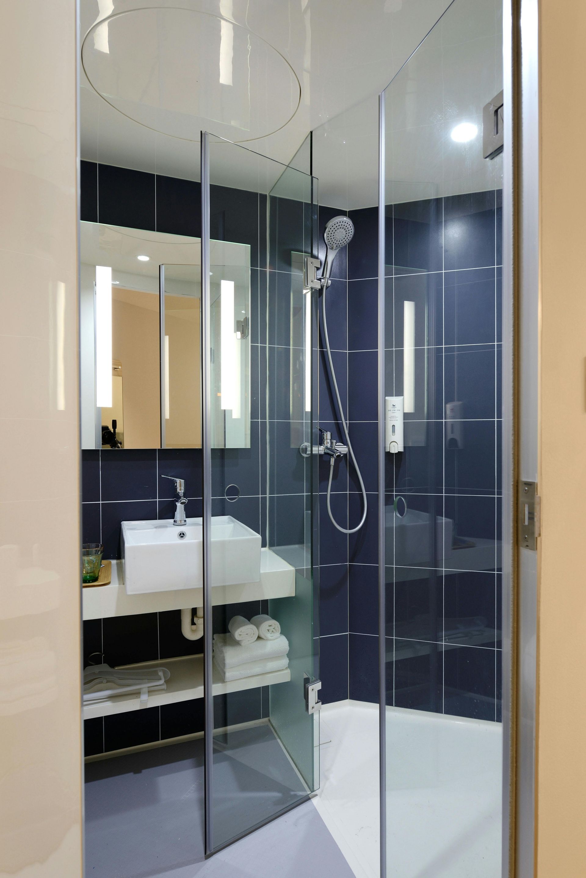 monthly bathroom cleaning services