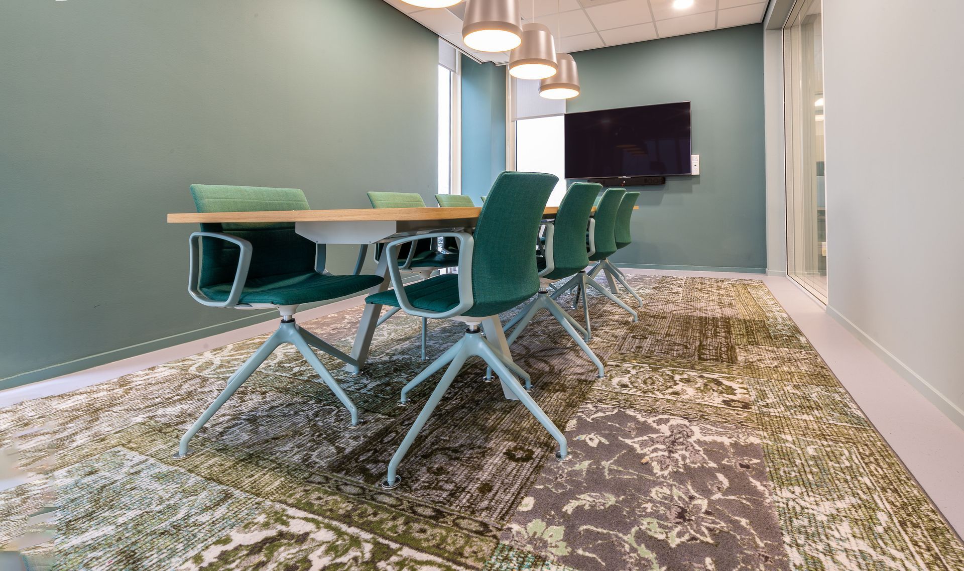 office cleaning company and facility maintenance