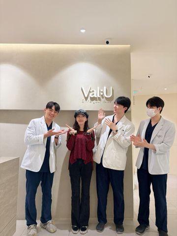 K-pop idol visit at Val:U Clinic Myeongdong 8