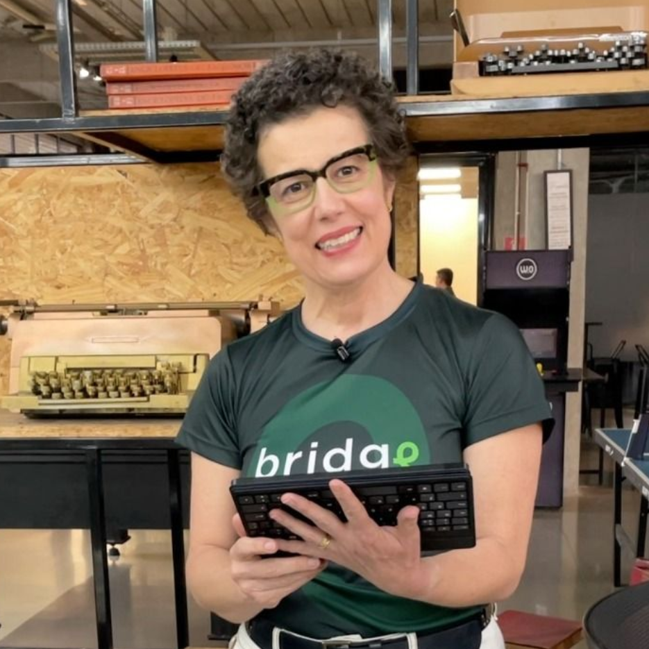 Liliane Lana sorrindo, Diretora Fundadora da Bridge