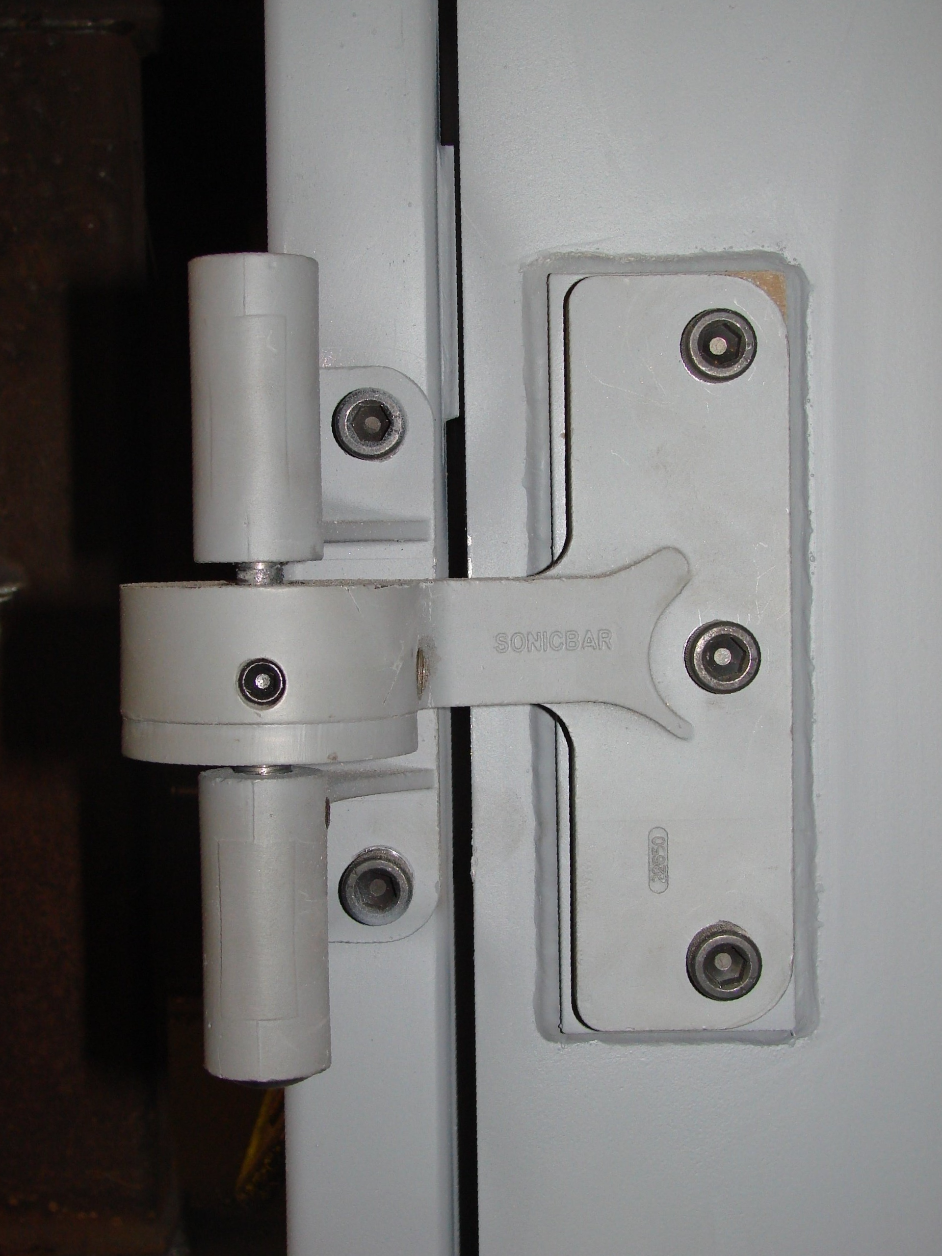 Sonicbar SH-461 6-way adjustable surface mounted hinge