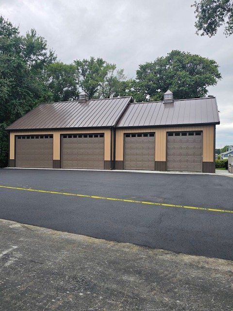 A row of garages are lined up next to each other