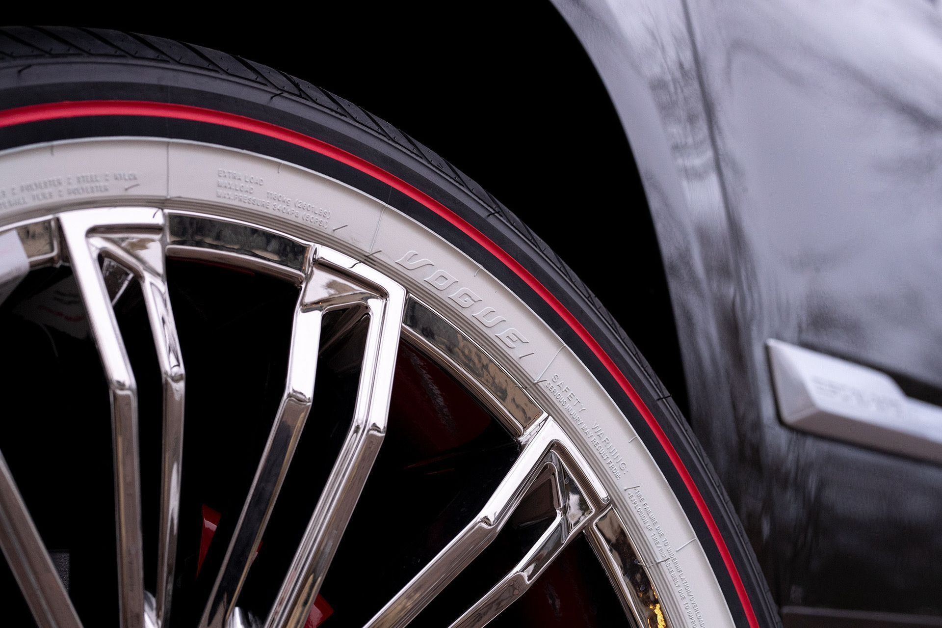 VOGUE WHITE/RED STRIPE TYRE