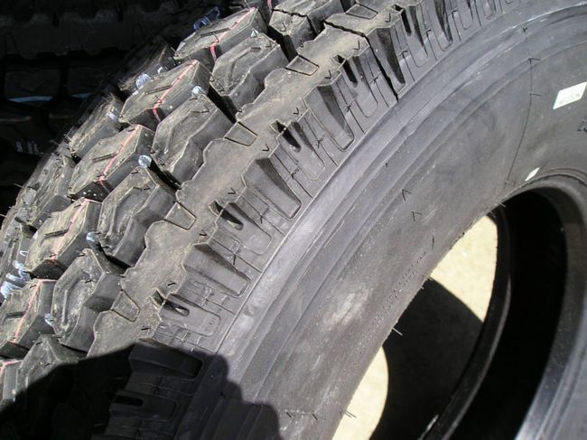 Samson GL266D TL Premium Drive Tire side view