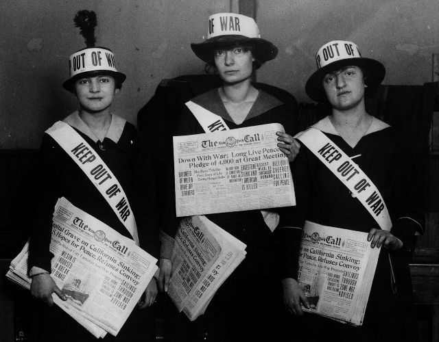 Dorothy-Day-center-WWI-protest-2-9-1917-UPI-photo-640x500.jpg