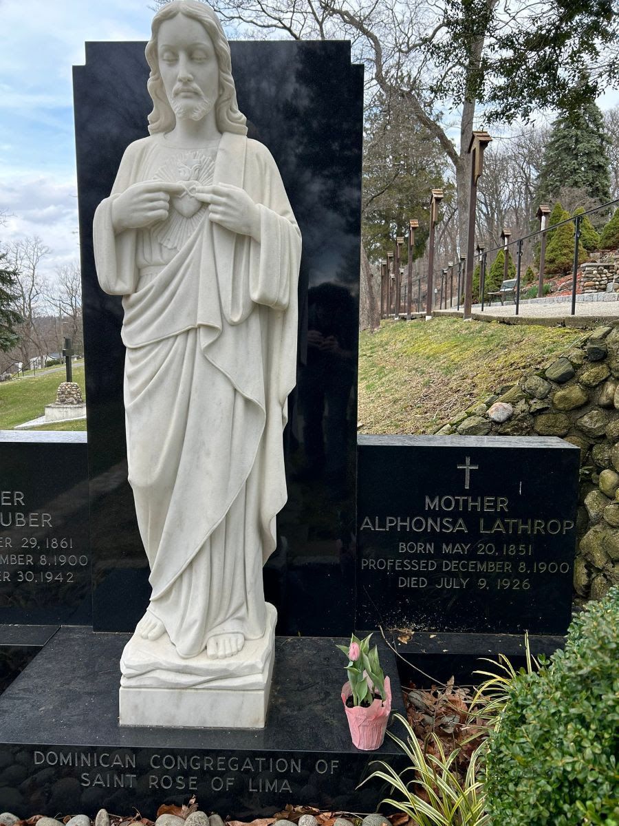Image of Mother Rose Hawthorne's grave site