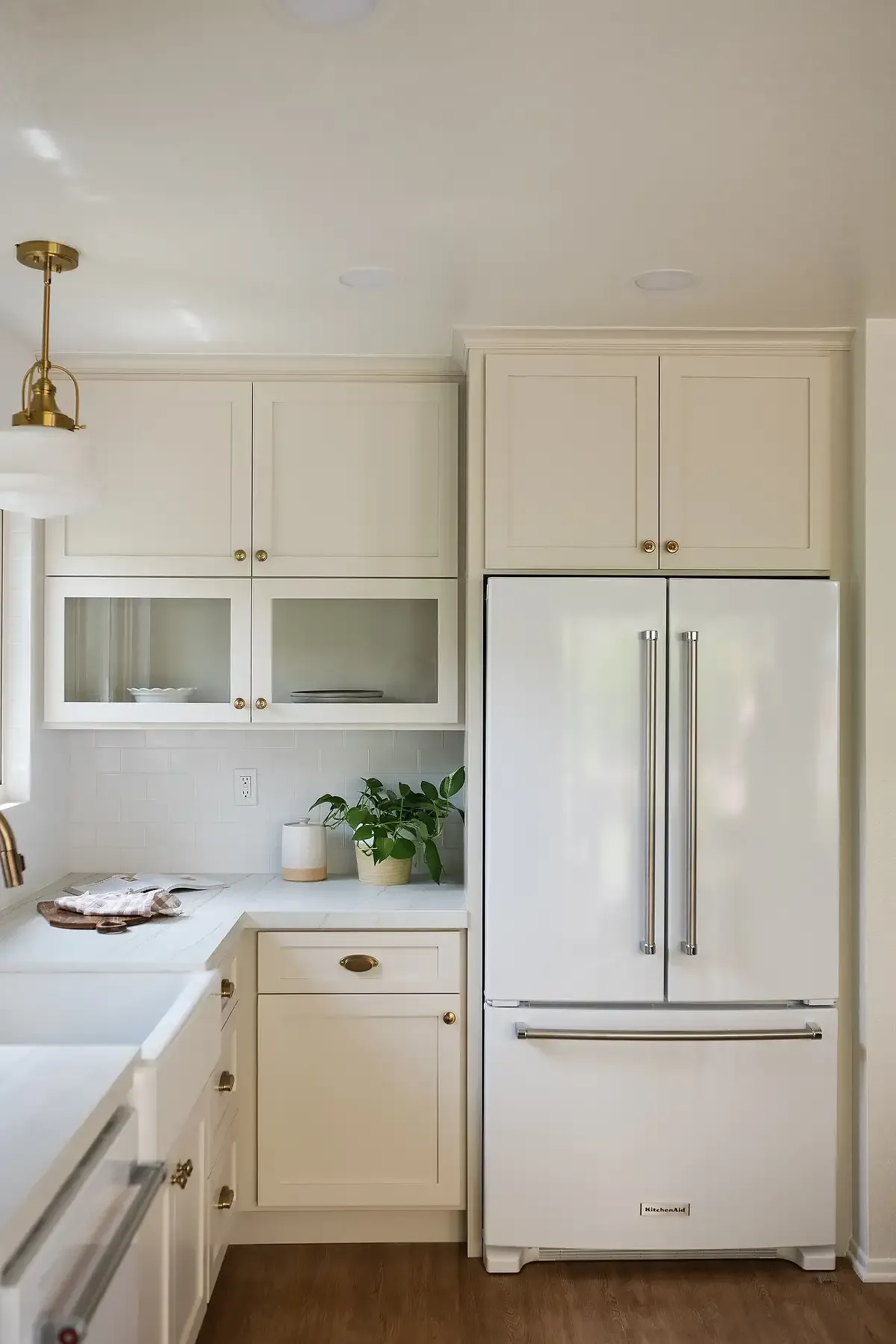 Team Renovate - Cream-colored kitchen with white appliances.