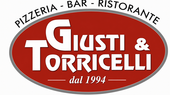 Logo del ristorante Nonna Rosa in bordeaux e oro con un mattarello e una frusta.