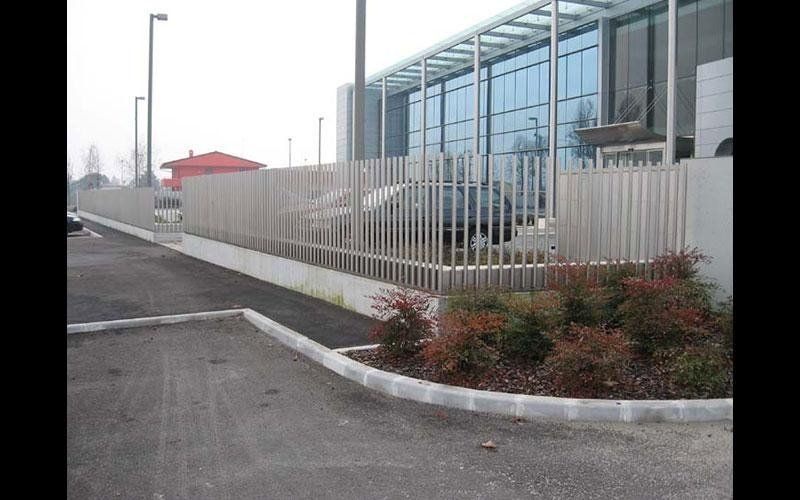 Recinzione su muretto in tubolari acciaio inox
