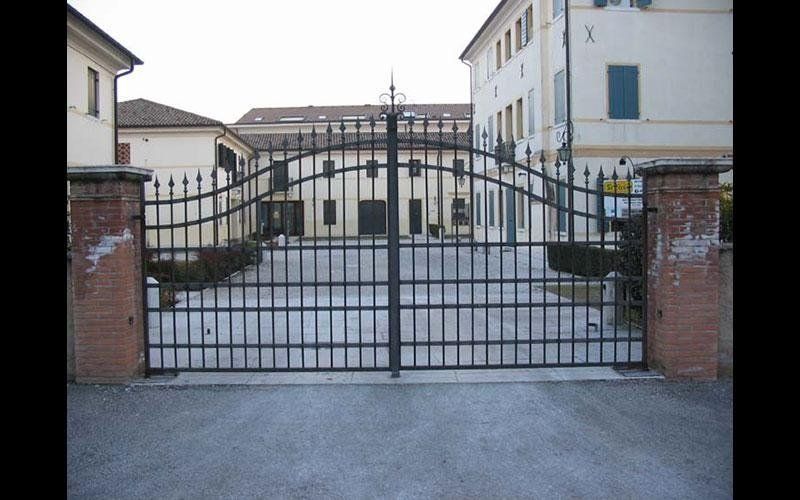 Cancello in ferro battuto a due nate