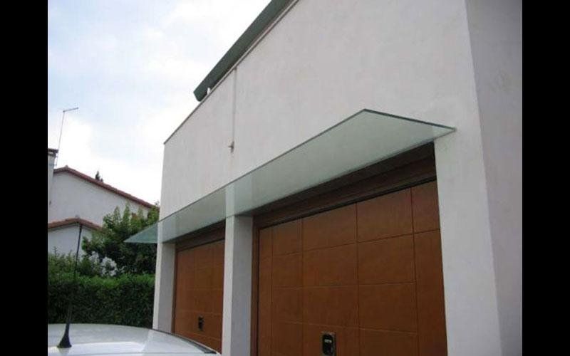 Copertura in vetro aggettante